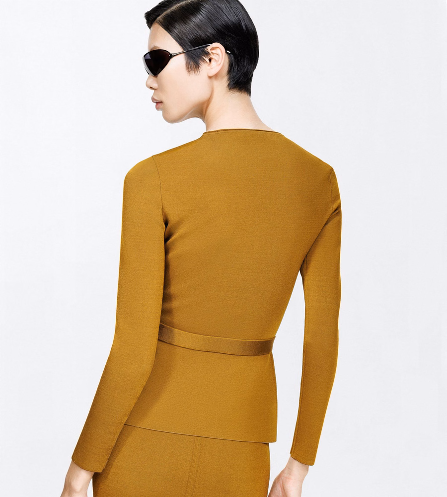 LONG SLEEVE FITTED CREWNECK WITH SHAPING DETAILS AND SELF BELT